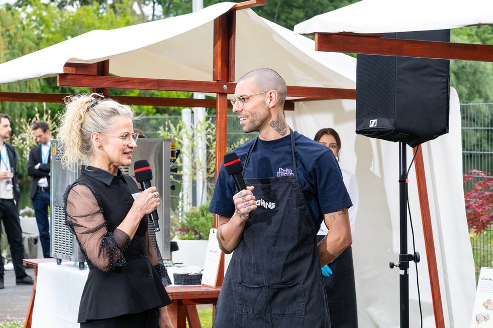 Interview mit einem Vertreter des veganen Dönerstands „keinDöner“ bei einer Netzwerkveranstaltung des Businessplan-Wettbewerb Berlin-Brandenburg (BPW).