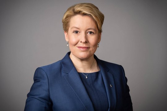 Porträtfoto von Wirtschaftssenatorin Franziska Giffey