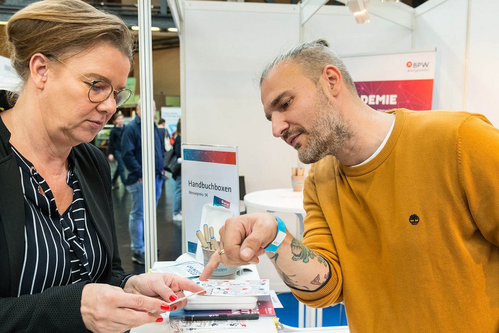 Beratungsgespräch am Messestand des BPW 